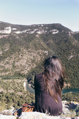 Naklejka premium young woman on top of a mountain with view