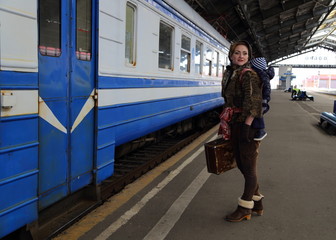 Travel mother and child by rail