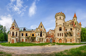 Naklejka premium Замок Храповицкого Castle Khrapovitsky
