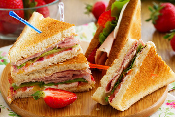 Dietary turkey sandwich and strawberry.