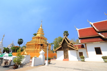Fototapeta premium Wat Phra That Sri Chom Thong Temple, Chiang Mai at Thailand.