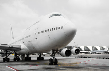 Fototapeta na wymiar Passenger planes at the airport