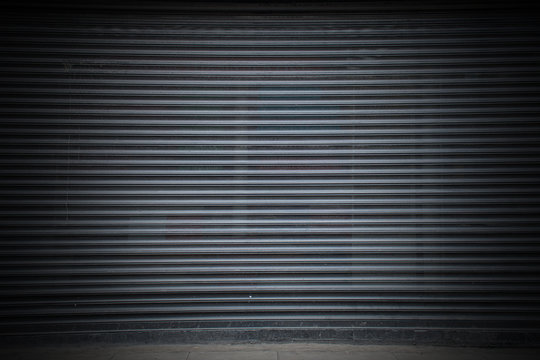 Hintergrund &ndash; runter gekommenes Garagentor