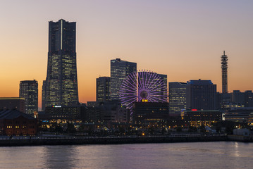 Fototapeta na wymiar Sunsets ove the skyline of Yokohama, Japan.