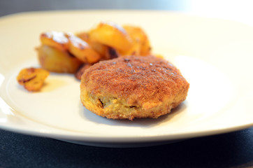 Bouletten mit Bratkartoffeln