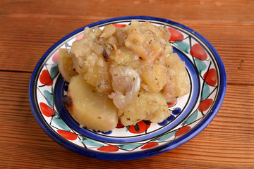 Baked potatoes with onion
