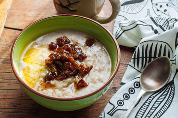 Oatmeal with butter and dates