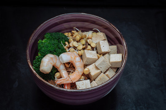 Soba with tofu, lentils sprouts, shrimp