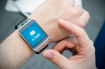 New e-mail notification on smart watch connected to smart phone