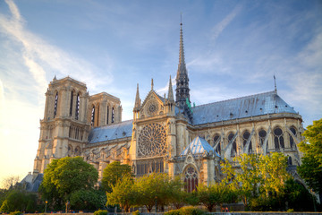 Fototapeta na wymiar Gorgeous sunset over Notre Dame cathedral with puffy clouds, Par
