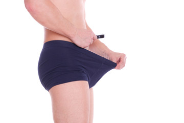 Mann sucht in seiner Unterhose 