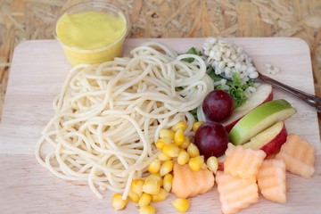 Pasta spaghetti with salad mix fruit.