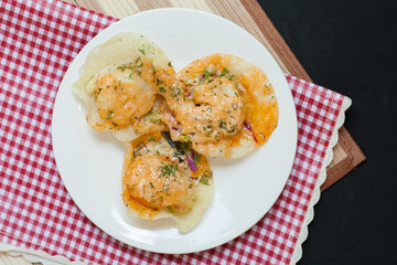Juicy scallops in salad dressing