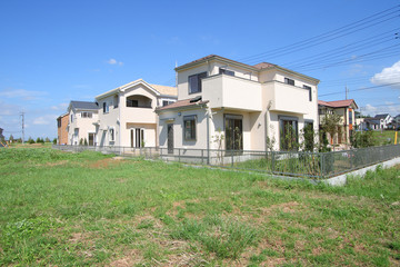 分譲住宅街と土地（空き地）　宅地造成 © oka