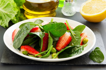 Dietary salad with strawberries and spinach.