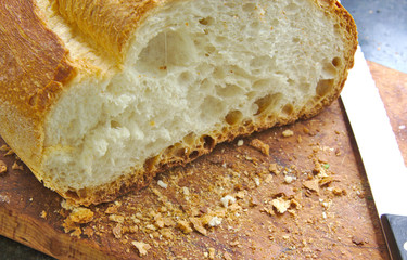 Close up of bread and breadcrumbs with knife