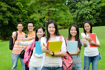 Fototapeta na wymiar Cheerful asian college students raised their thumbs up