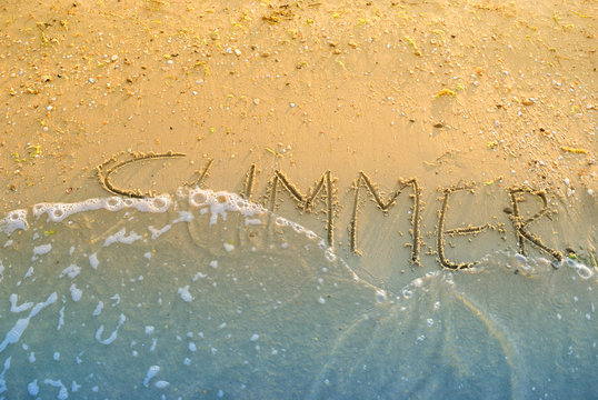 The inscription "summer" wave washes