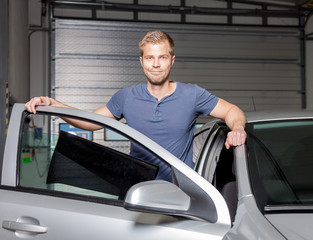 Applying tinting foil onto a car window