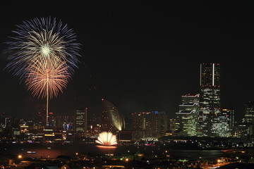新子安から見た横浜開港祭花火