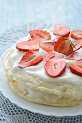 Cake Pavlova with strawberries