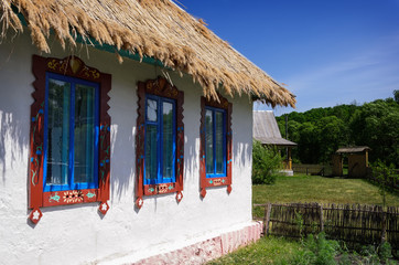 Fototapeta na wymiar Old traditional wooden house