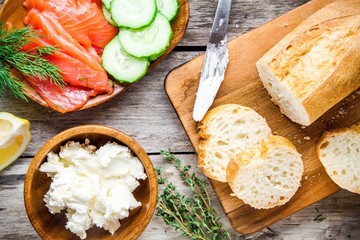 preparation smoked salmon sandwiches