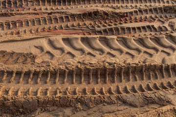 Inde. Chantier indien, empreintes de tracteur