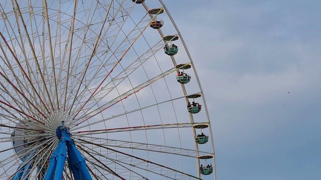 Riesenrad auf Jahrmarkt