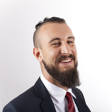 Hombre de negocios moderno sonriendo