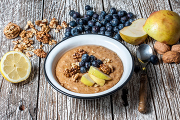 Home porridge with honey.