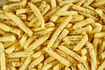 Batatas fritas temperadas