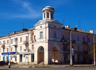 Fototapeta na wymiar Typical building of the Russian heartland Nizhny Tagil, Russia