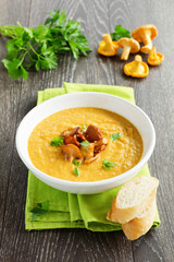 Cream soup with chanterelle mushrooms and pumpkin.