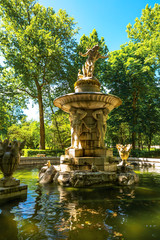 Fototapeta na wymiar Fountain in the Botanical Gardens of the Royal Palace in Aranjuez