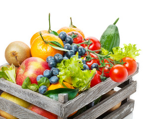 Kiste mit Obst und Gemüse