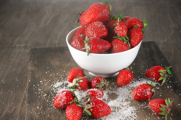 Strawberries in bowl with sugar