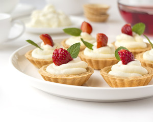 Cakes with strawberry, whipped cream, jelly and mint