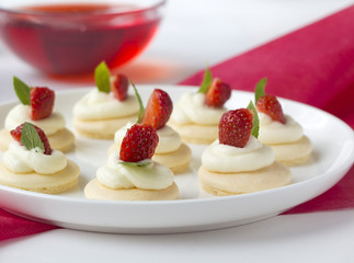 Cakes with strawberry, whipped cream, jelly and mint