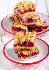 Mix berry crumble cake