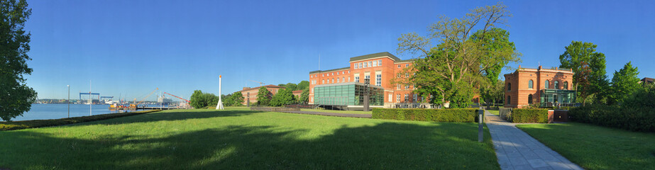 Landtag und Regierungsviertel an der Kieler Förde