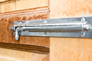 latch door