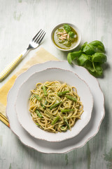 spaghetti with green beans and pesto sauce