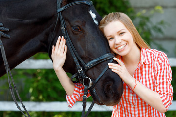 Obraz premium Smiling girl embracing the horse