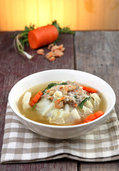 Minced pork wrapped in cabbage soup