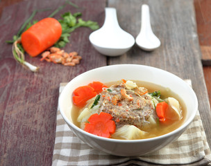 Minced pork wrapped in cabbage soup
