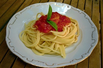 Spaghetti with tomatoes