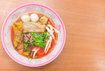 Spicy noodle yen ta four.