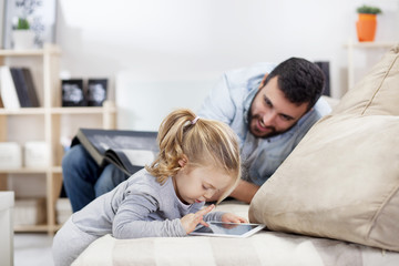 Obraz premium family time, Dad and daughter