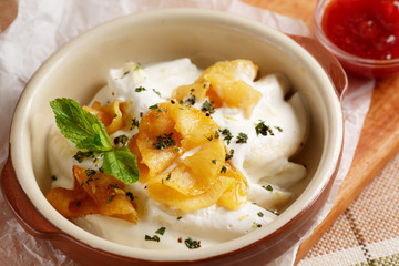 Dumplings with sour cream and baked apples